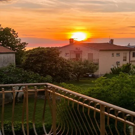 Zonta Sunsets Over * روفينج